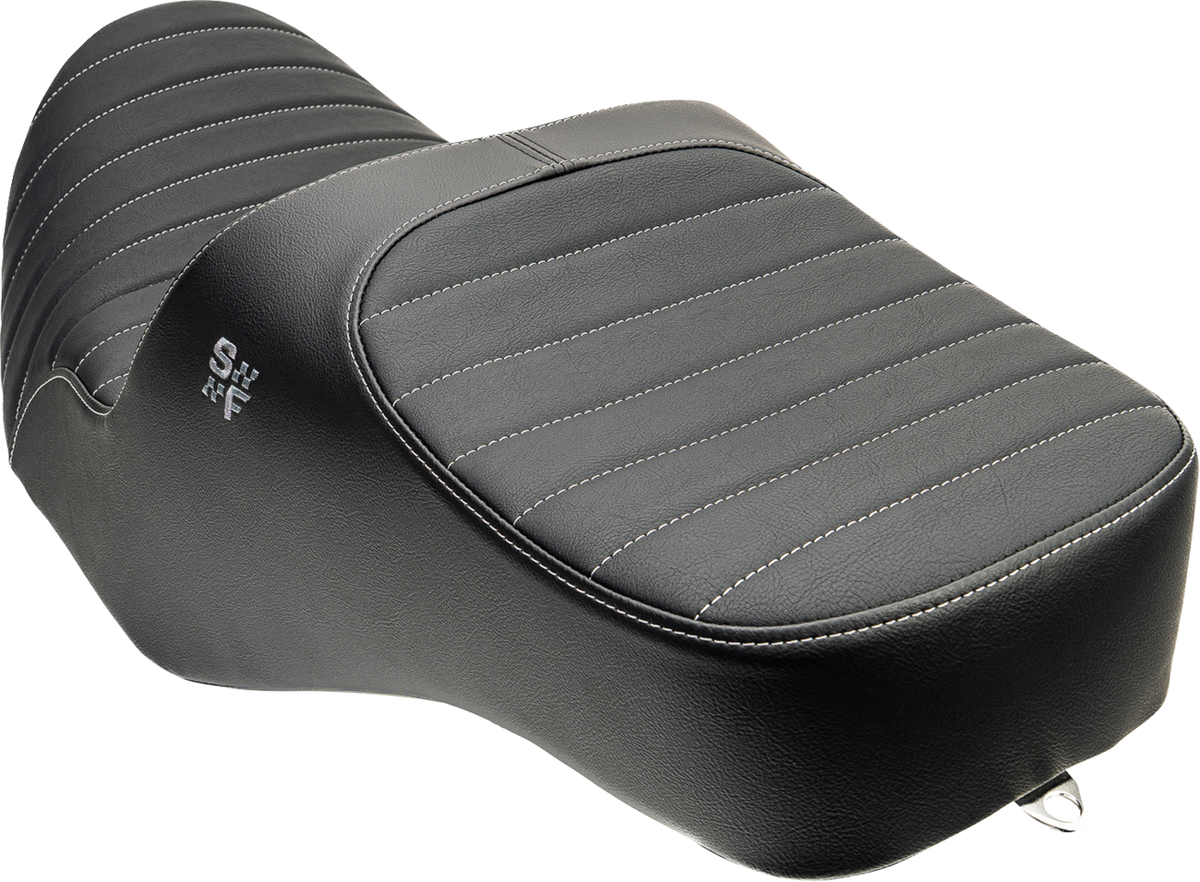 Slyfox Chariot Seat – Silver Classic Stitch – Silver Logo – FLH/FLT '23.5-'26 – view 3