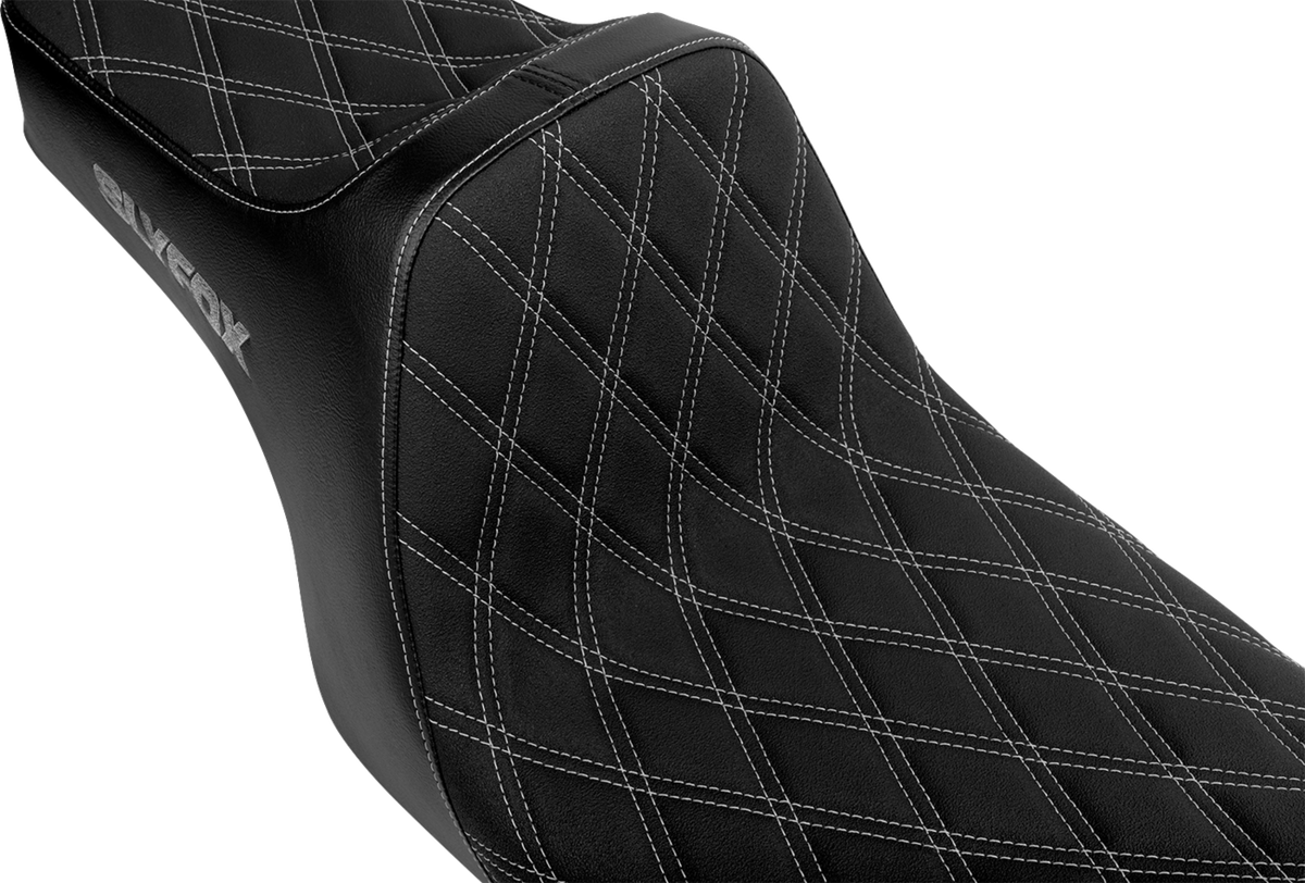 Slyfox High Noon Seat – Double Diamond – Silver Logo – Silver Stitch – FLH/FLT '97-'07 – view 2