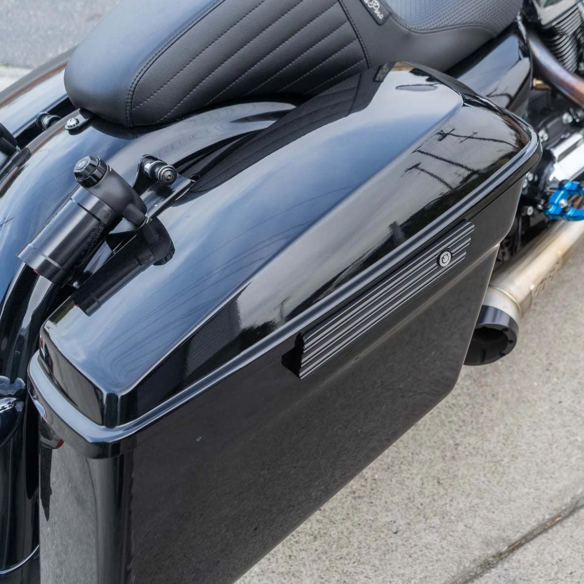 10-Gauge Saddlebag Latch Covers, All Black 14-2023 FLT