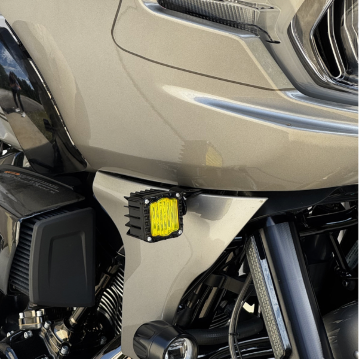 Custom Dynamics® Shark Demo® Front Turn Signals – LED – for Harley-Davidson Road Glide (2023–2025)