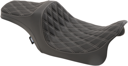 Drag Specialties Predator III Seat – Double Diamond – Silver Stitched – FL '08-'23