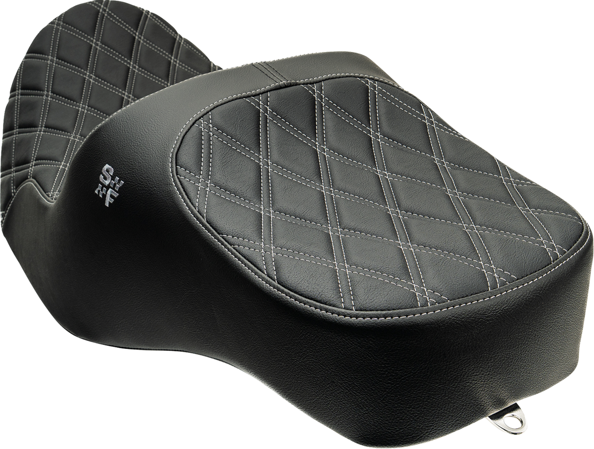 Slyfox Chariot Seat – Silver Double Diamond Stitch – Silver Logo – FLH/FLT '09-'23.5 – view 3