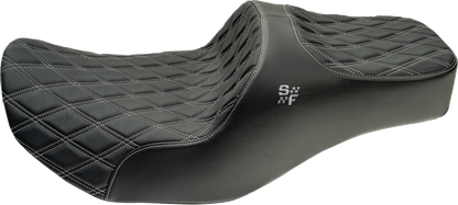 Slyfox Chariot Seat – Silver Double Diamond Stitch – Silver Logo – FLH/FLT '23.5-'26 – view 3
