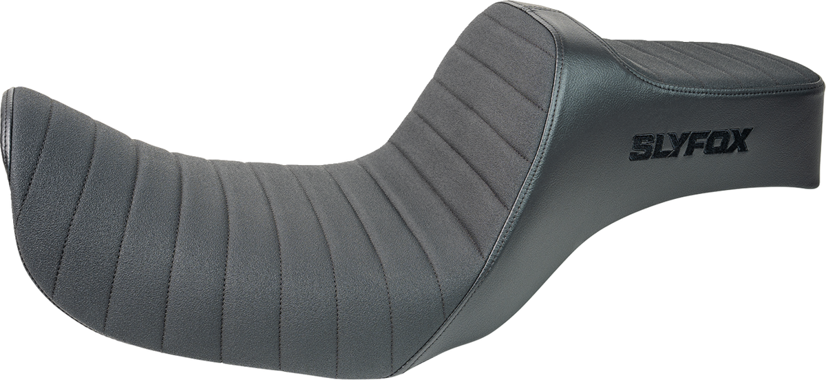 Slyfox High Noon Seat – Vinyl – Classic Stitch – Black Logo – Dyna '06-'17