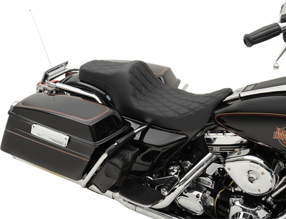 Drag Specialties Predator III Seat – Double Diamond – Black Stitched – FLHR/FLHX '99-'07 – view 4