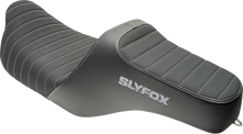 Slyfox Highnoon Seat – Vinyl – Classic Stitch – Silver Logo – FLH/FLT '08-'24 – view 2