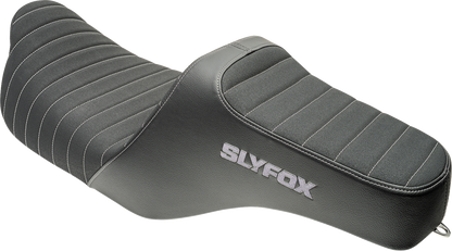 Slyfox Highnoon Seat – Vinyl – Classic Stitch – Silver Logo – FLH/FLT '08-'24 – view 2