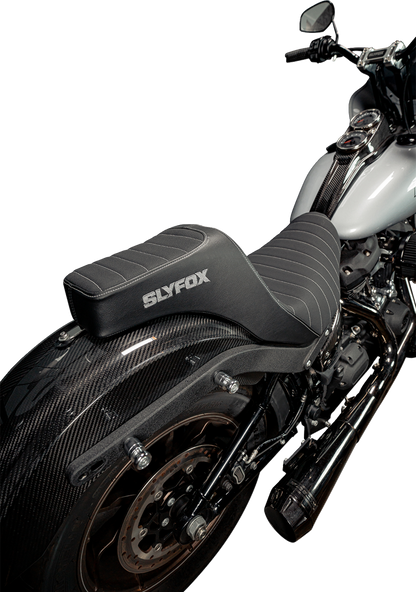 Slyfox High Noon Seat – Vinyl – Classic Stitch – Silver Logo – FL/FX '18-'24 – view 6