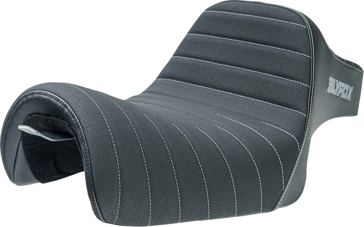 Slyfox High Noon Seat – Vinyl – Classic Stitch – Silver Logo – Silver Stitch – XL '04-'22 – view 2