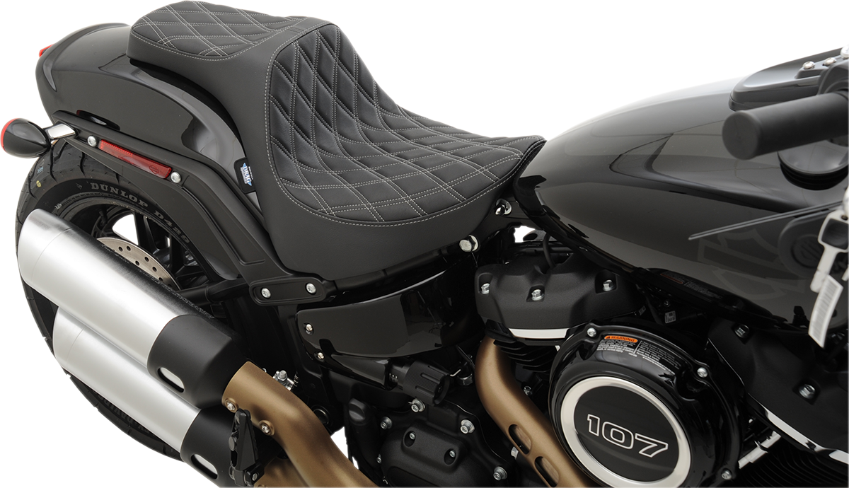 Drag Specialties Predator III Seat – Double Diamond – Silver Stitched – FXFB/S '18-'23 – view 3