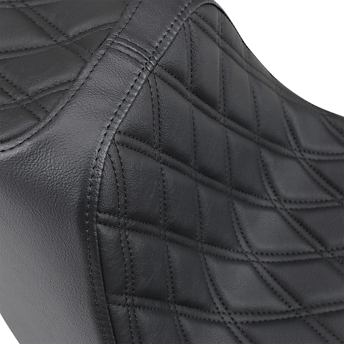 Drag Specialties Predator III Seat – Double Diamond – Black Stitching – FXBR/S '18-'20 – view 2
