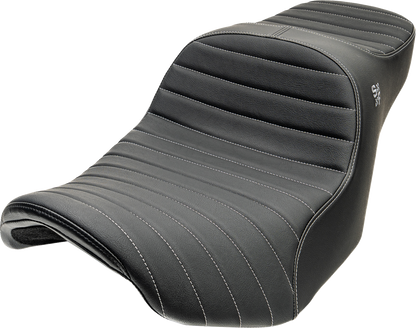 Slyfox Chariot Seat – Silver Classic Stitch – Silver Logo – FLH/FLT '09-'23.5