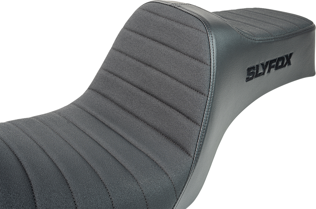 Slyfox High Noon Seat – Vinyl – Classic Stitch – Black Logo – Dyna '06-'17 – view 3