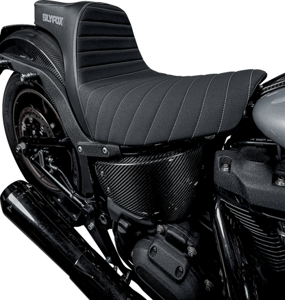 Slyfox High Noon Seat – Vinyl – Classic Stitch – Silver Logo – FL/FX '18-'24 – view 3