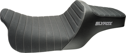 Slyfox Highnoon Seat – Vinyl – Classic Stitch – Silver Logo – FLH/FLT '08-'24