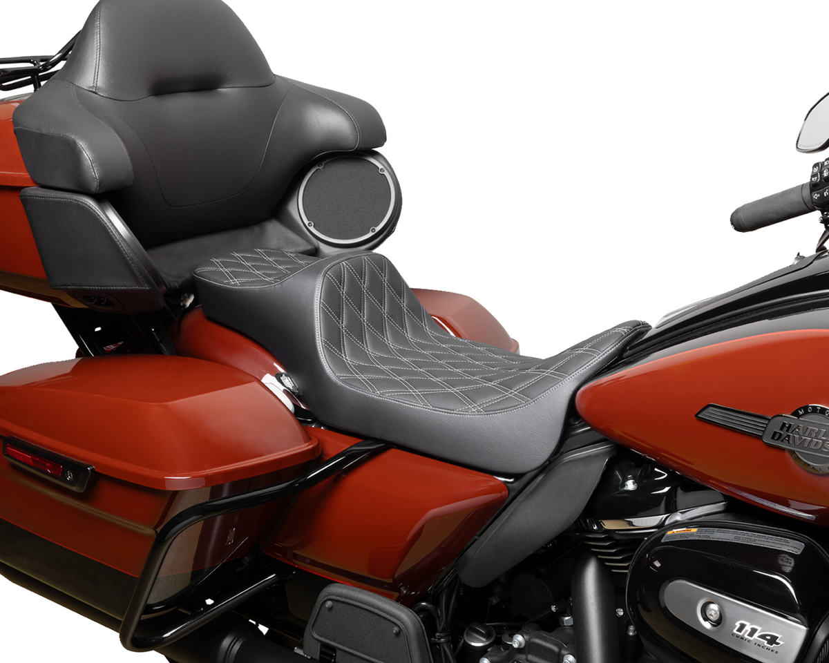 Drag Specialties Predator III Seat – Extended Reach – Double Diamnd – Silver Stitching – FLH/FLT '08-'24 – view 2