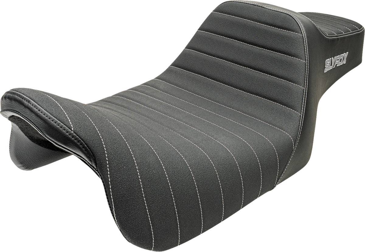 Slyfox Highnoon Seat – Vinyl – Classic Stitch – Silver Logo – FLH/FLT '08-'24 – view 3