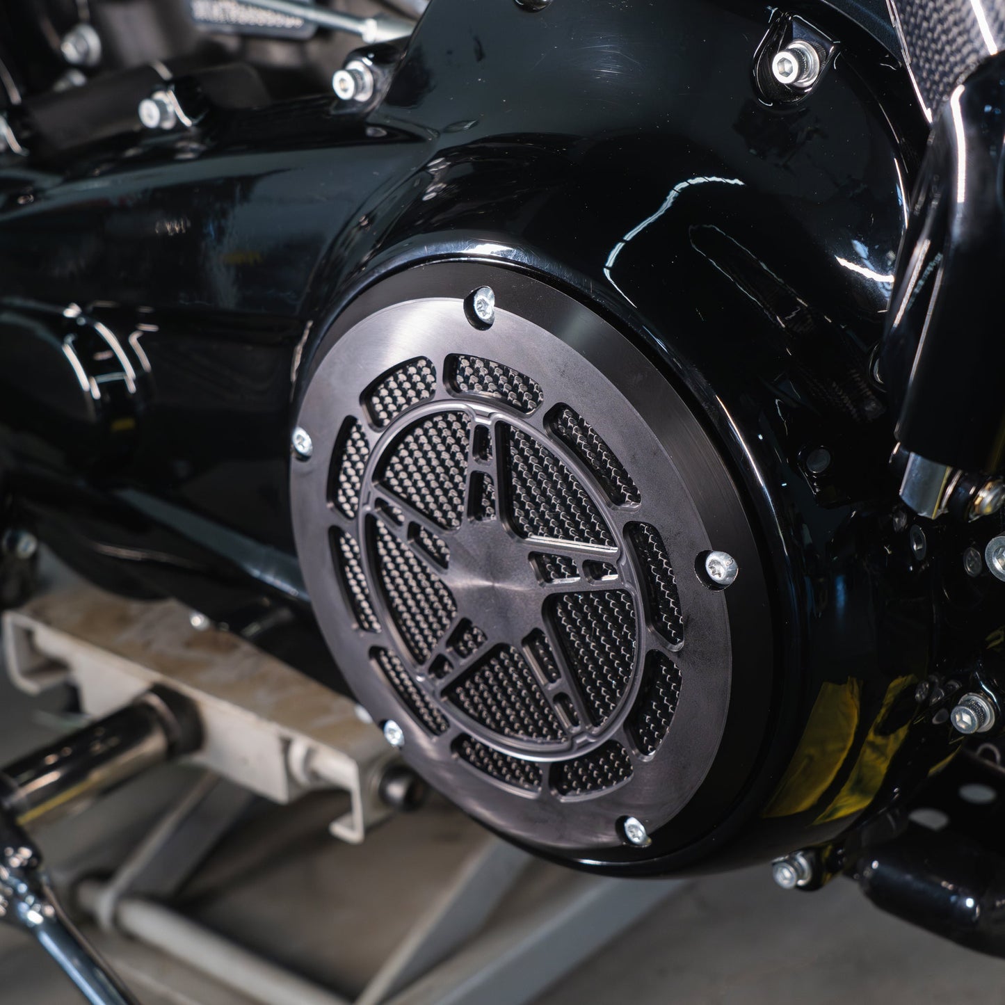 Hofmann Designs M8 Bagger Billet Aluminum & Carbon Fiber Derby Cover — Signature Series