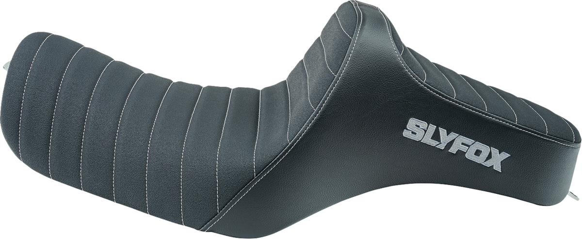 Slyfox High Noon Seat – Vinyl – Classic Stitch – Silver Logo – Silver Stitch – XL '04-'22