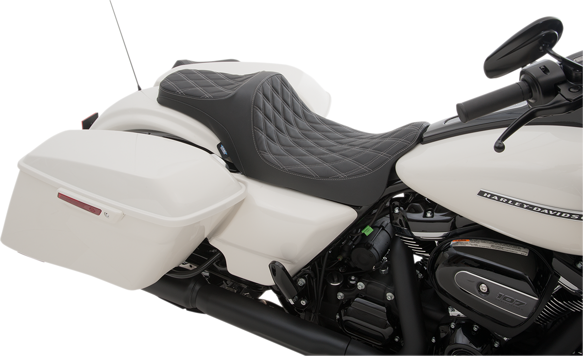 Drag Specialties Predator III Seat – Double Diamond – Silver Stitched – FL '08-'23 – view 2