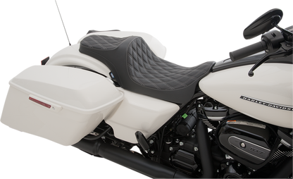 Drag Specialties Predator III Seat – Double Diamond – Silver Stitched – FL '08-'23 – view 2