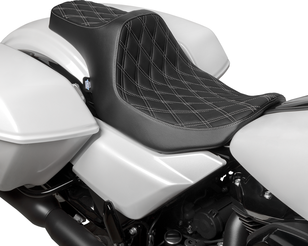 Drag Specialties Predator III Seat – Double Diamond – Silver Stitched – FLT/FLH '23-'24 – view 3