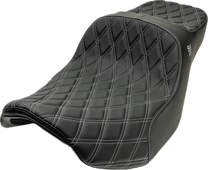Slyfox Chariot Seat – Silver Double Diamond Stitch – Silver Logo – FLH/FLT '23.5-'26