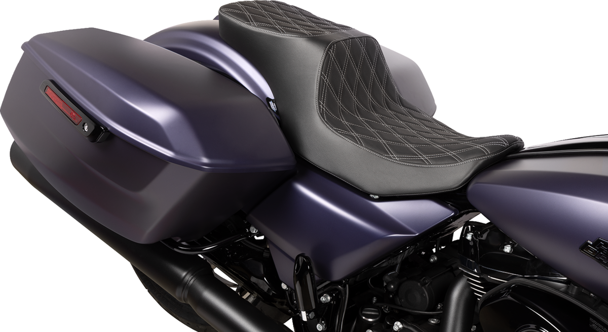 Drag Specialties Predator 2-Up Seat – Vinyl – Double Diamond Silver Stitch – w/o Backrest – FLTR/FLHX '23-'24 – view 3