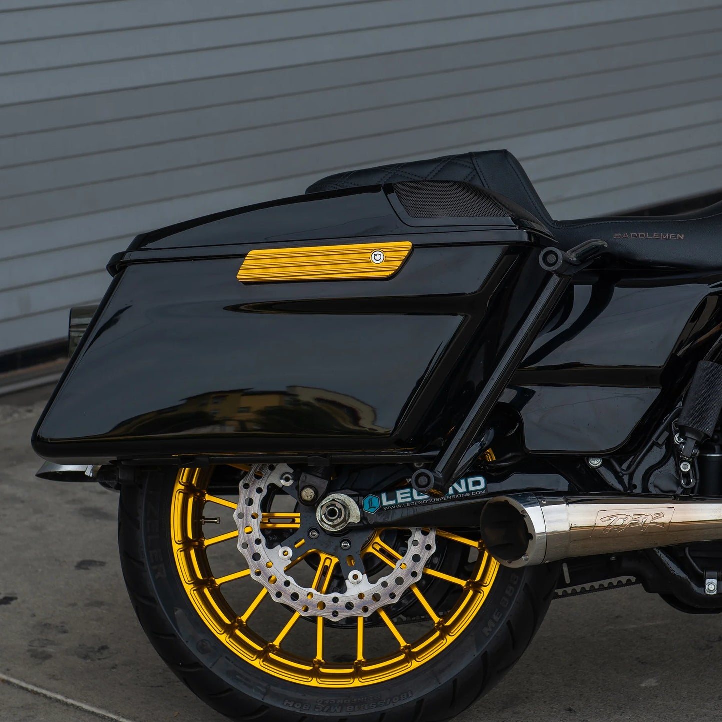 Arlen Ness 10-Gauge Saddlebag Latch Covers – Gold (2014–2024 Harley-Davidson® Touring)