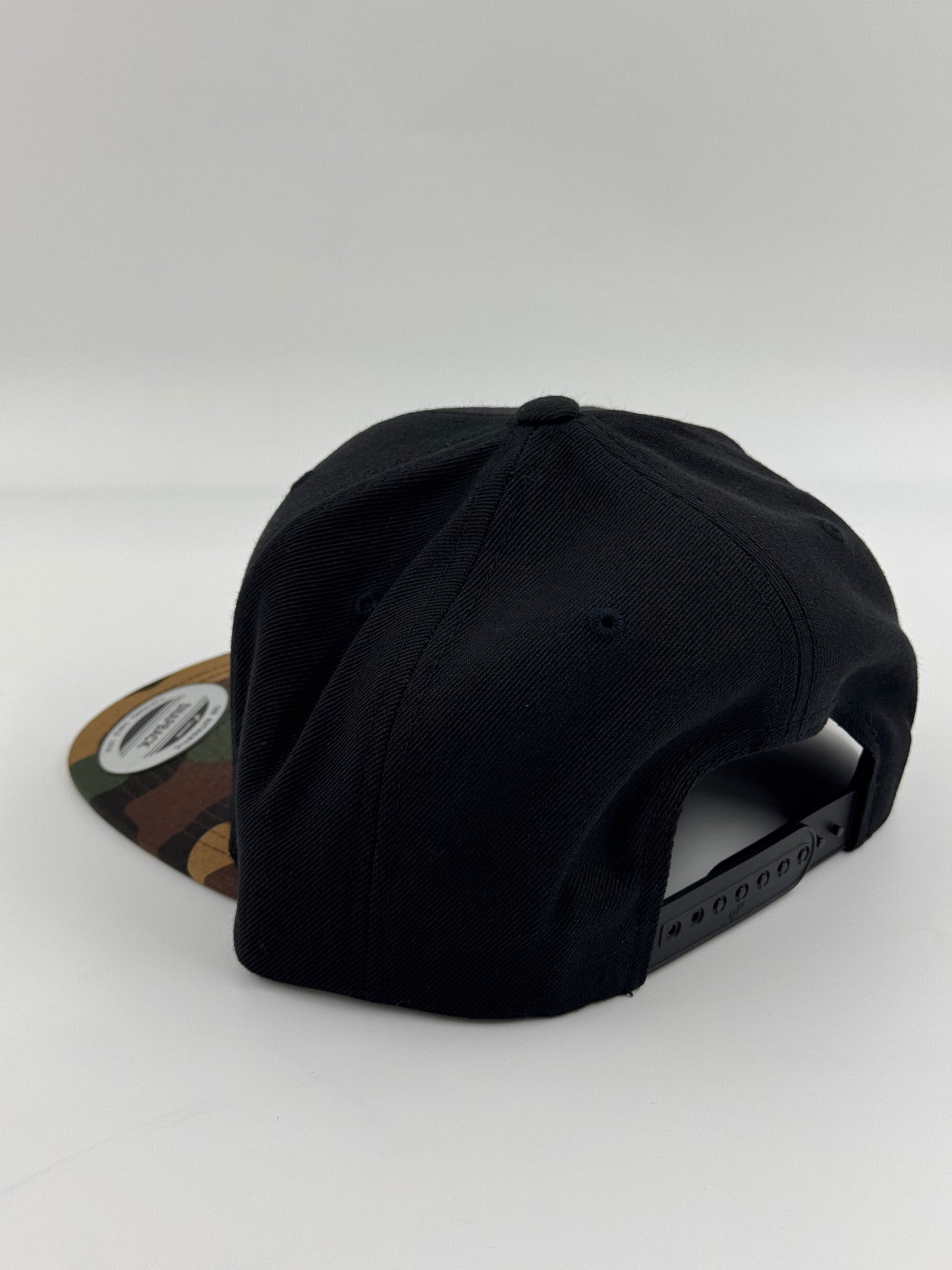 Gorra snapback Nowaskey negra y gris